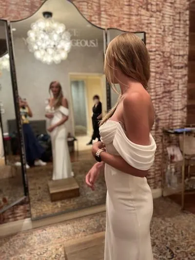 Bestseller Tadashi Shoji Amy Gown  Stylish & Comfortable