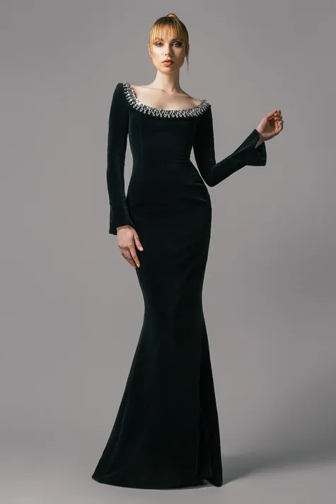 black crepe gown with crystal neckline Gloria Lanvin