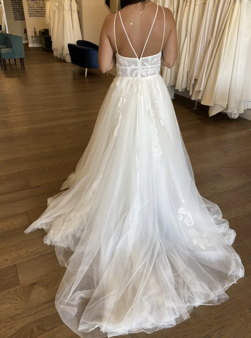 Editors Choice Willowby Kendrew 54716 Gown  Dont Miss Out!
