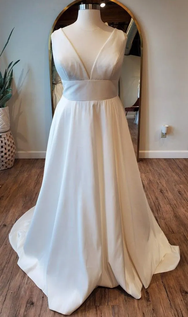 Exclusive Jenny Yoo Channing Gown  Limited Stock!