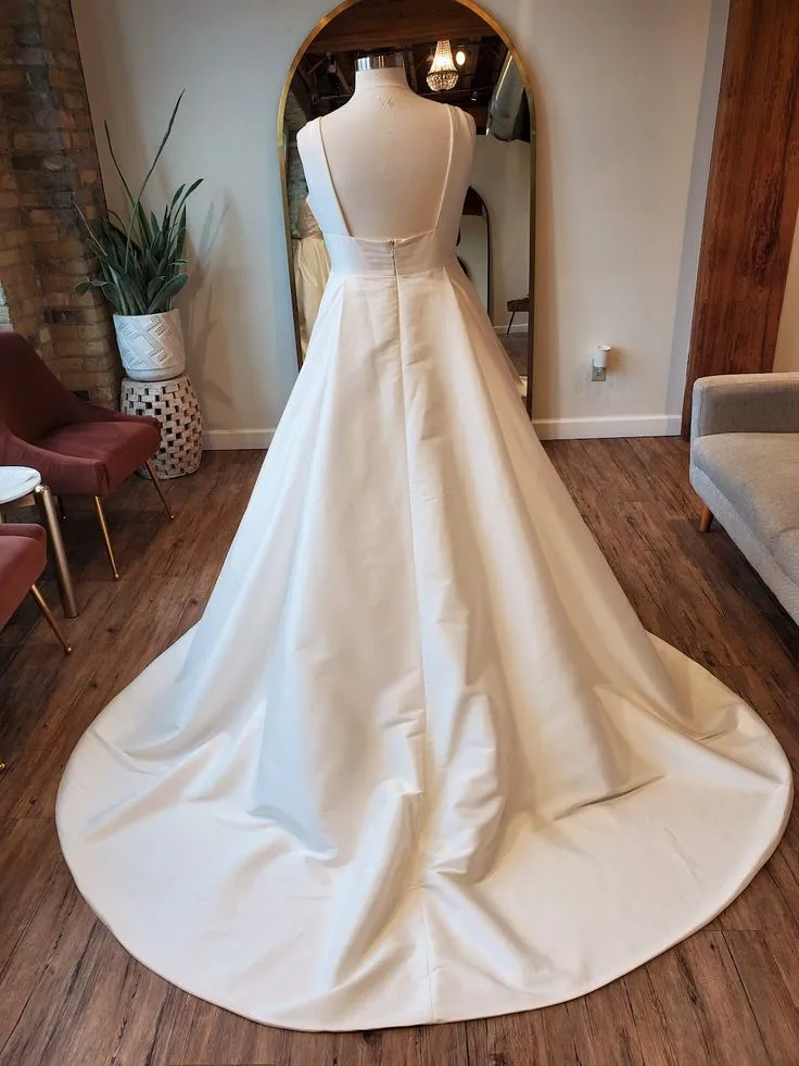 Exclusive Jenny Yoo Channing Gown  Limited Stock!