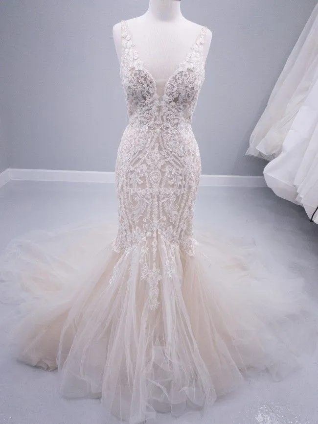 Final Few Enzoani Olinda Gown  Almost Gone!
