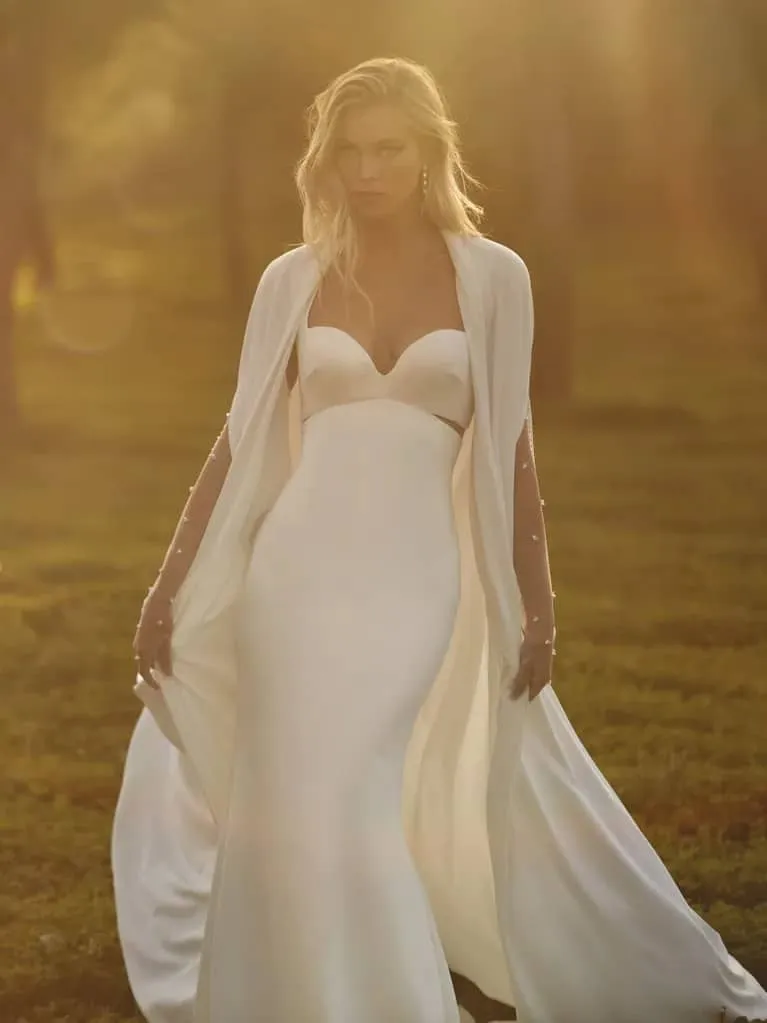 Final Few Pronovias Aman Wedding Gown  Almost Sold Out!