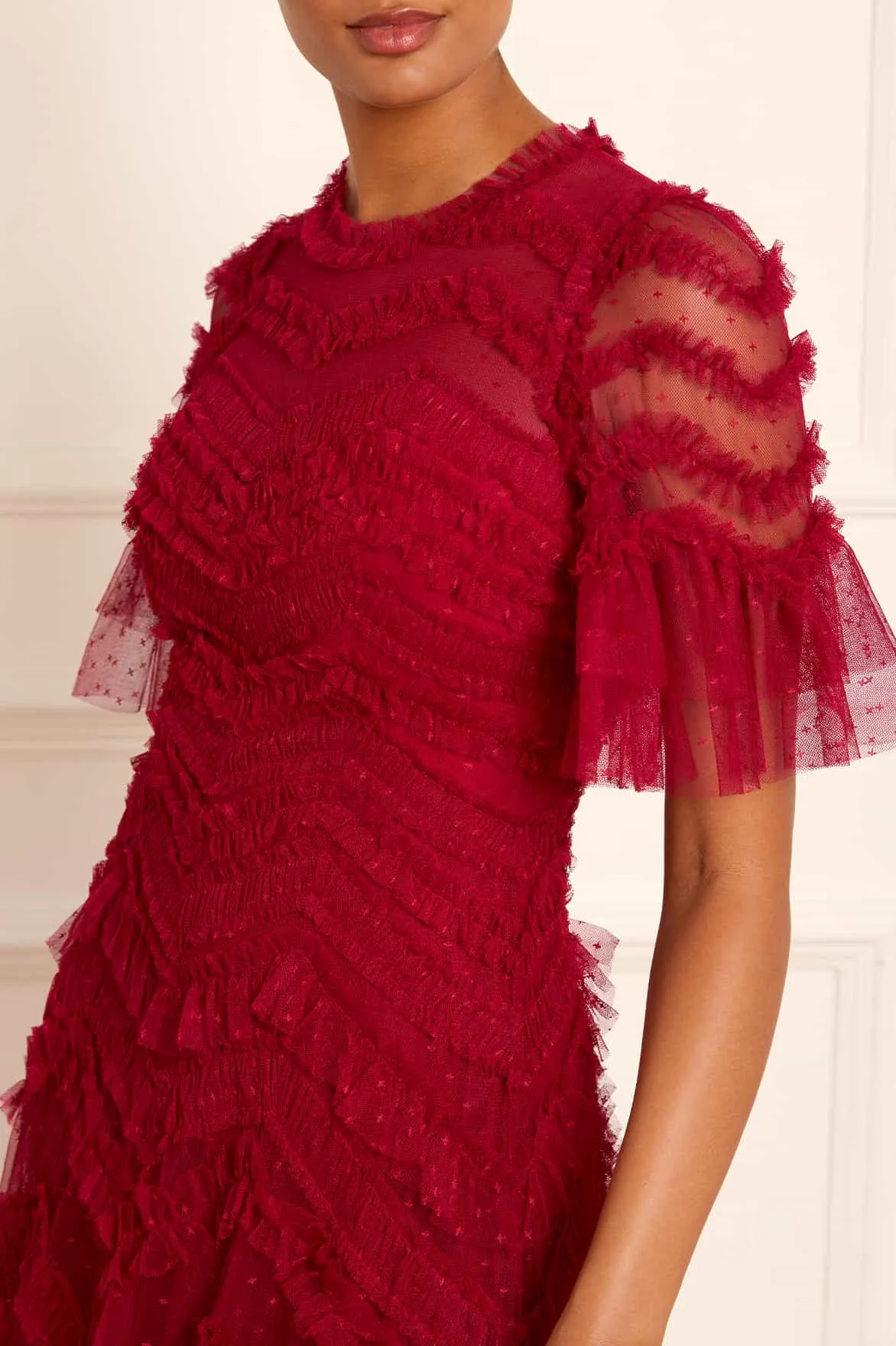 Hot Deal Elia Short Sleeve Gown NEEDLE THREAD  Limited Release!
