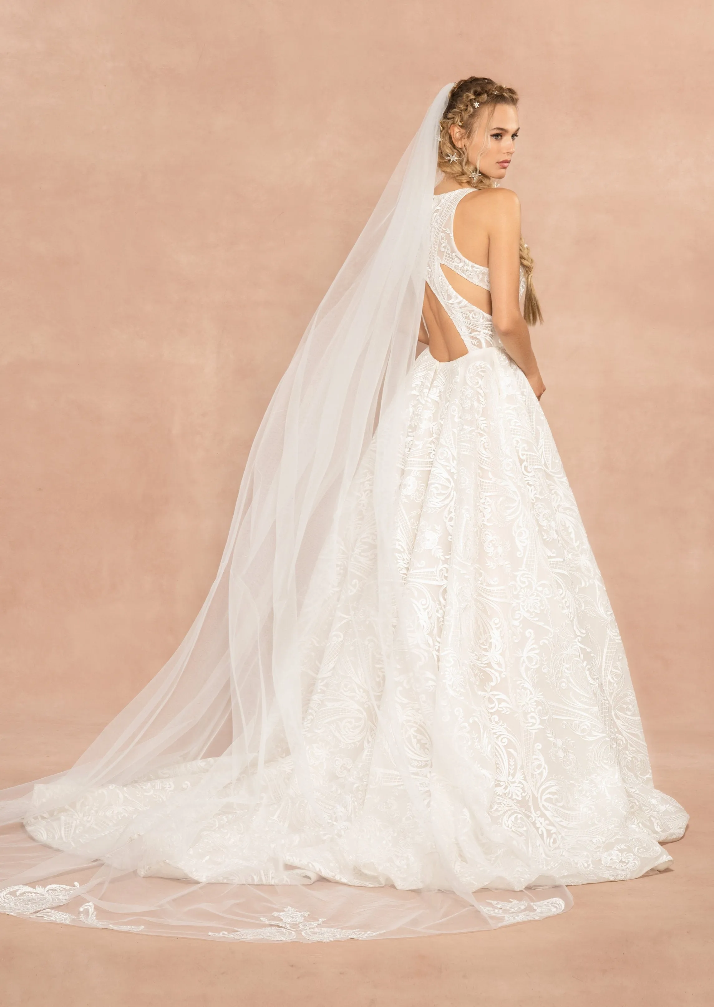 Insta-Worthy Hayley Paige - Suki Sample Gown  Stylish & Comfortable