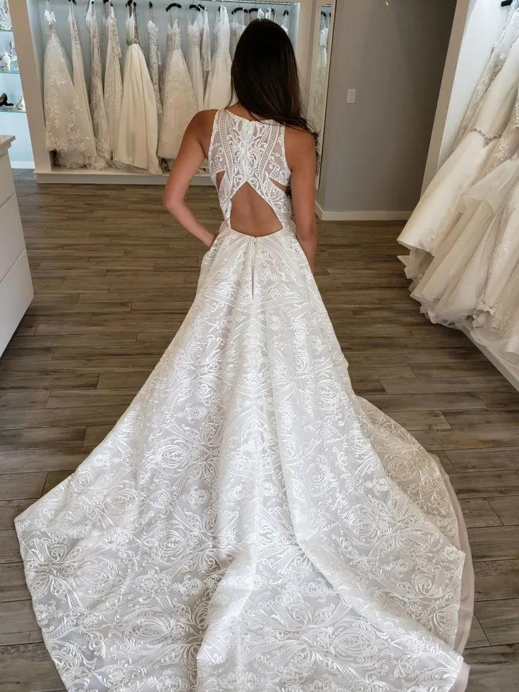Insta-Worthy Hayley Paige - Suki Sample Gown  Stylish & Comfortable