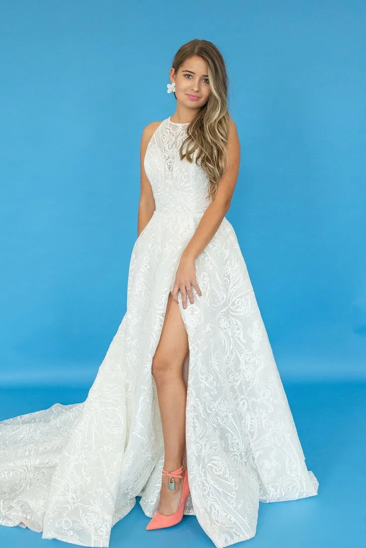Insta-Worthy Hayley Paige - Suki Sample Gown  Stylish & Comfortable