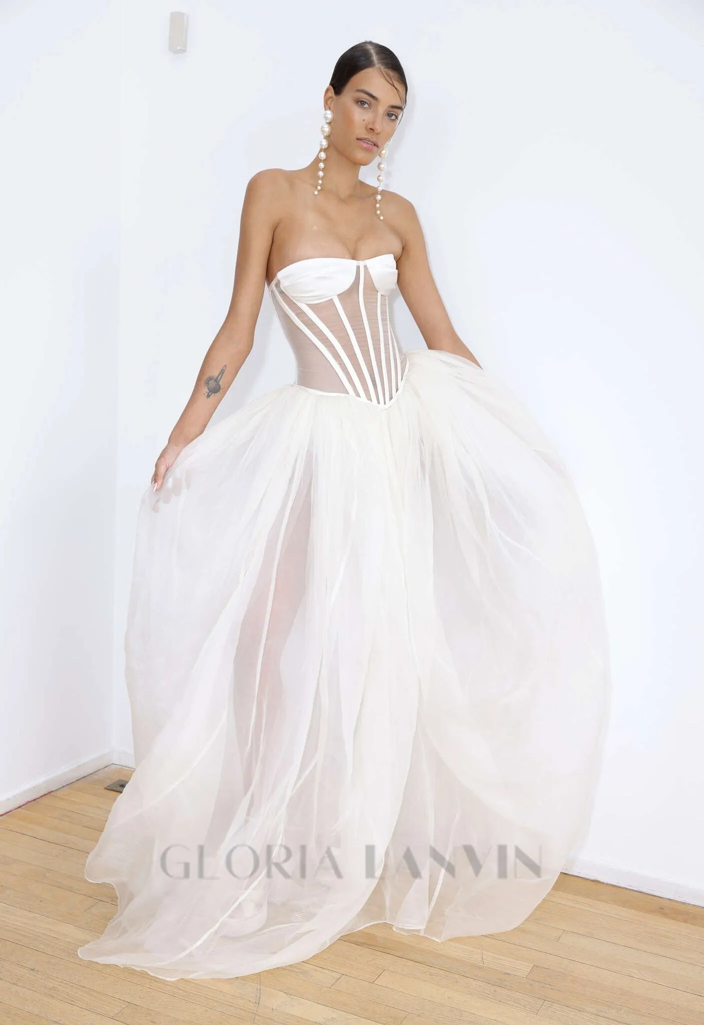 ODILE STRAPLESS GOWN IN WHITE Gloria Lanvin