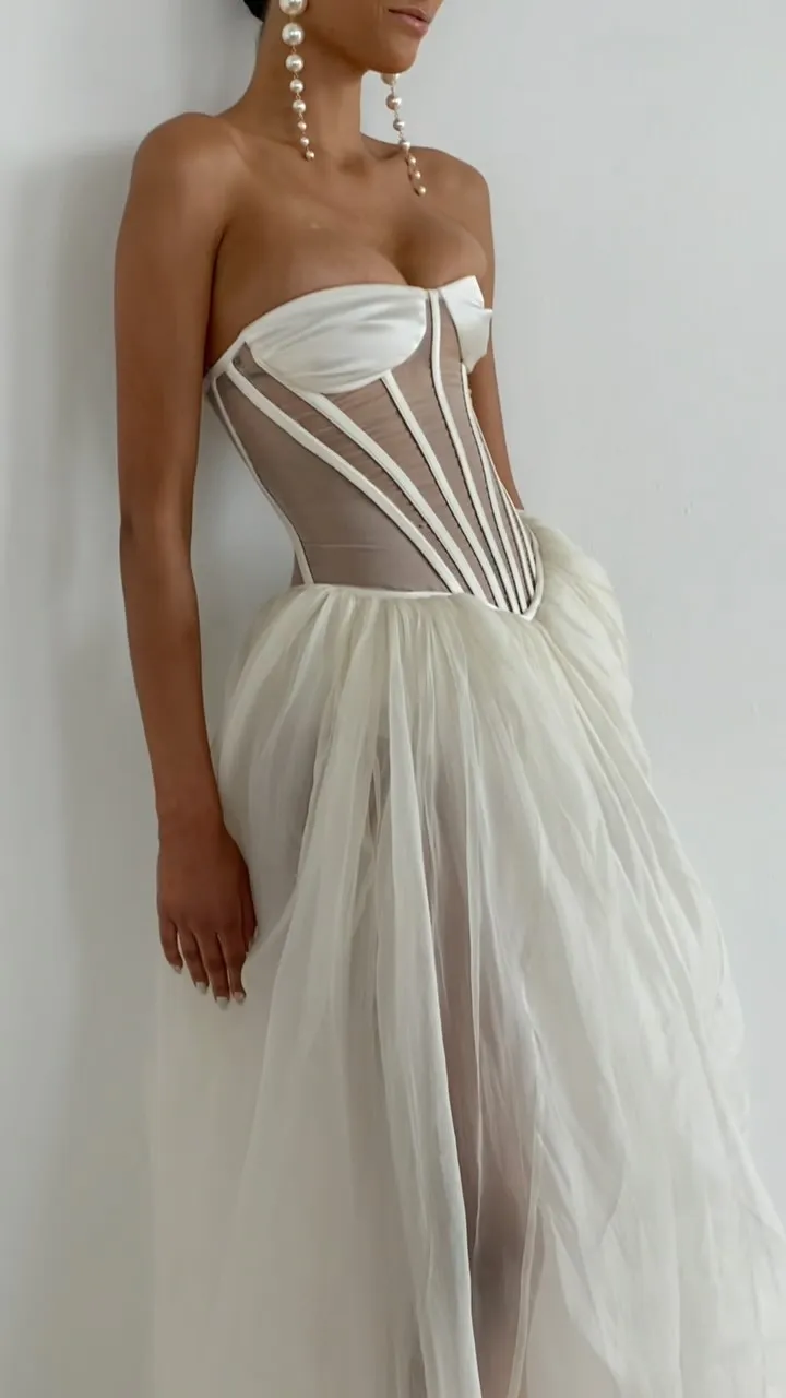 ODILE STRAPLESS GOWN IN WHITE Gloria Lanvin