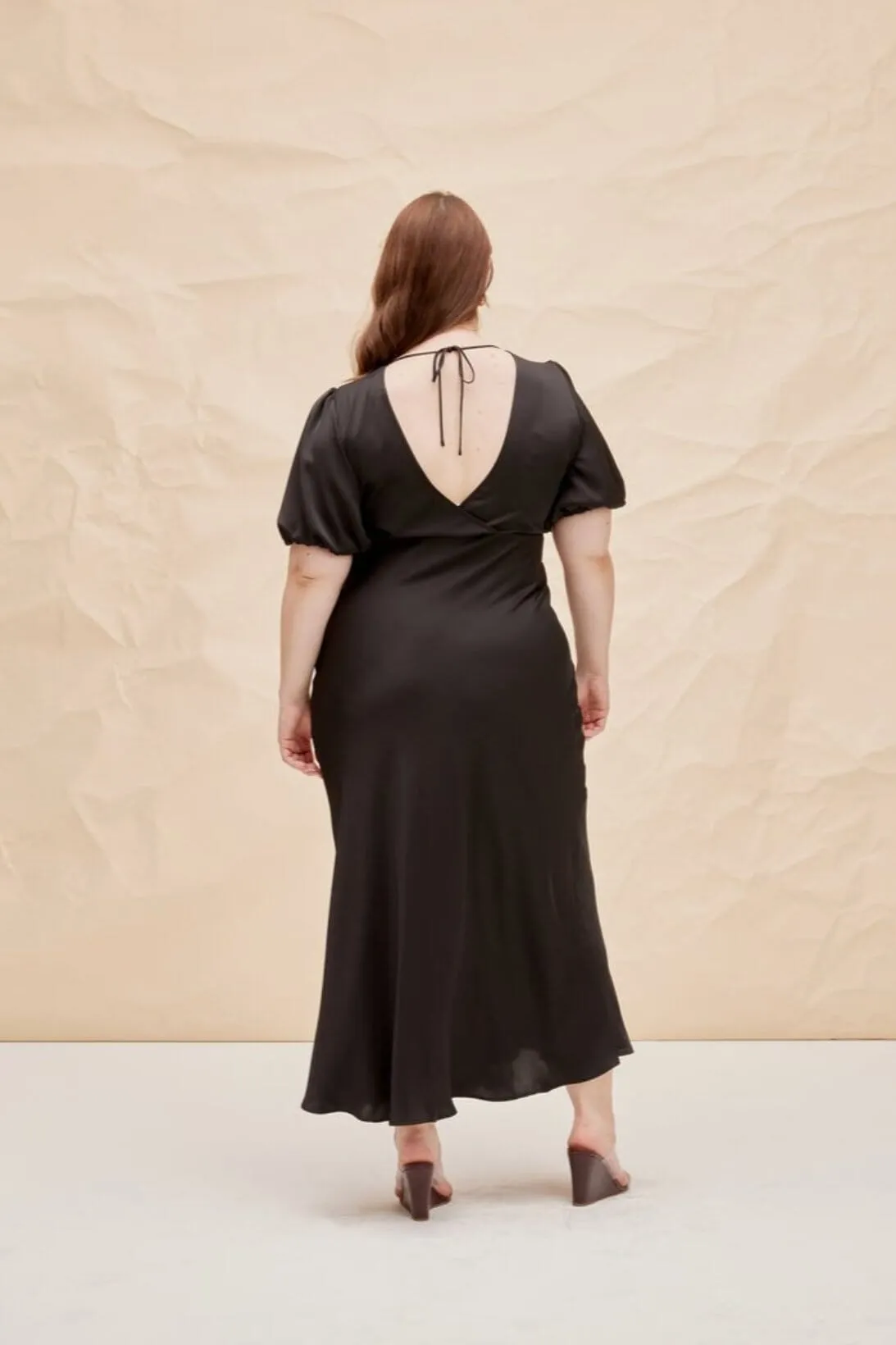 Uma Satin Black